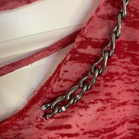 ❤️ Torrid Red & Black Rose Shirt with Cutout Back - Picture 6 of 6